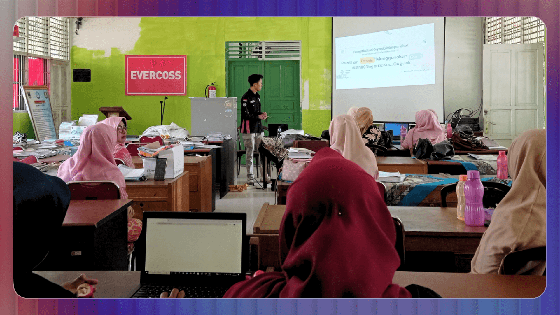 Pemaparan materi oleh Tim Prodi kepada Guru SMKN 2 guguak